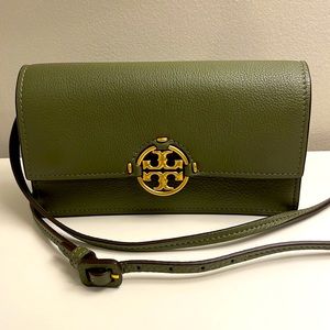 TORY BURCH - Miller Crossbody Wallet - Palm Green